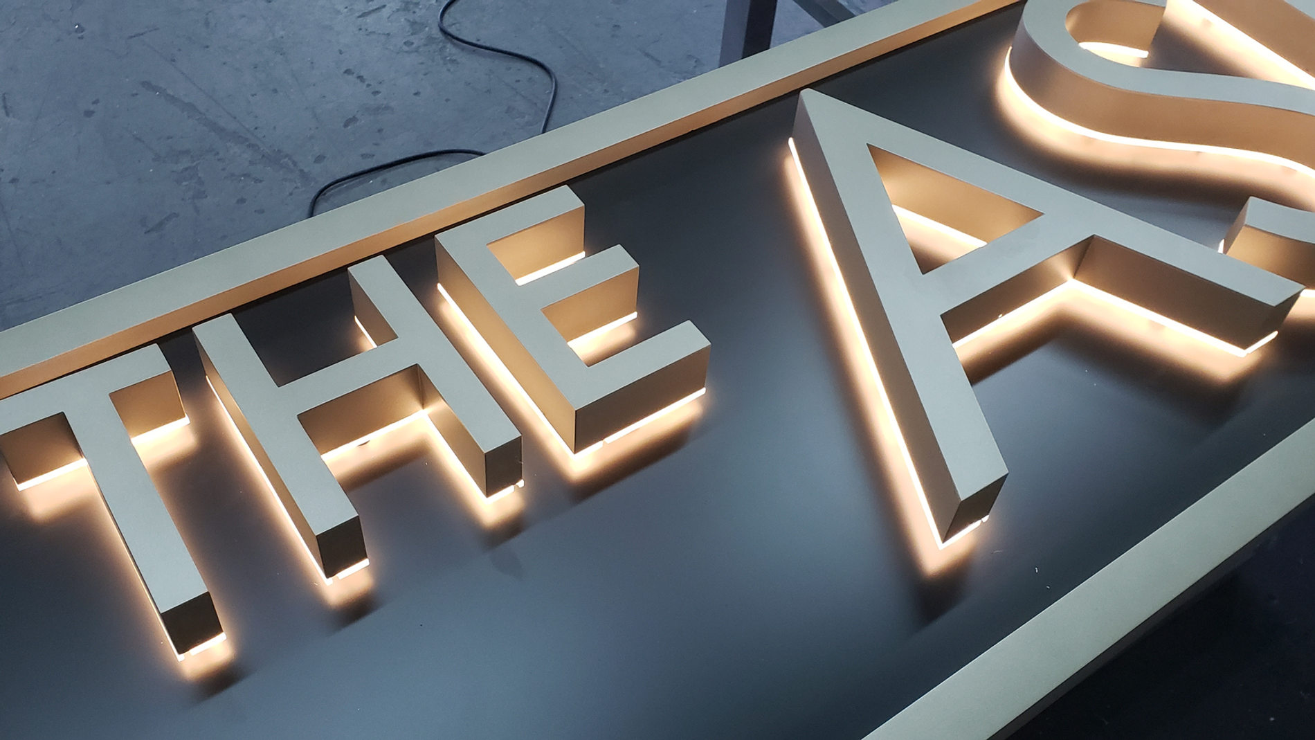 HALO BACK ILLUMINATED